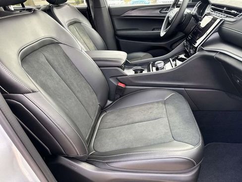 New 2025 Jeep Grand Cherokee L Altitude RWD image 27