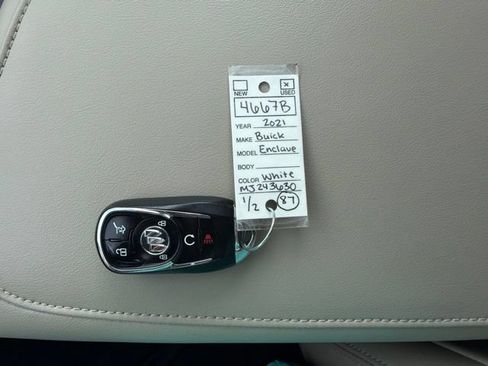 Used 2021 Buick Enclave Essence w/ Sound and Sites Package AWD/4WD image 35