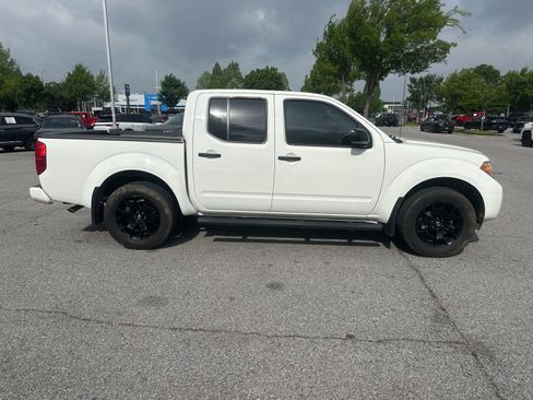 Used 2021 Nissan Frontier SV w/ Midnight Edition Floor Mats AWD/4WD image 4
