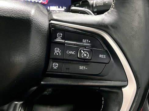 Used 2021 Jeep Grand Cherokee L Laredo image 13