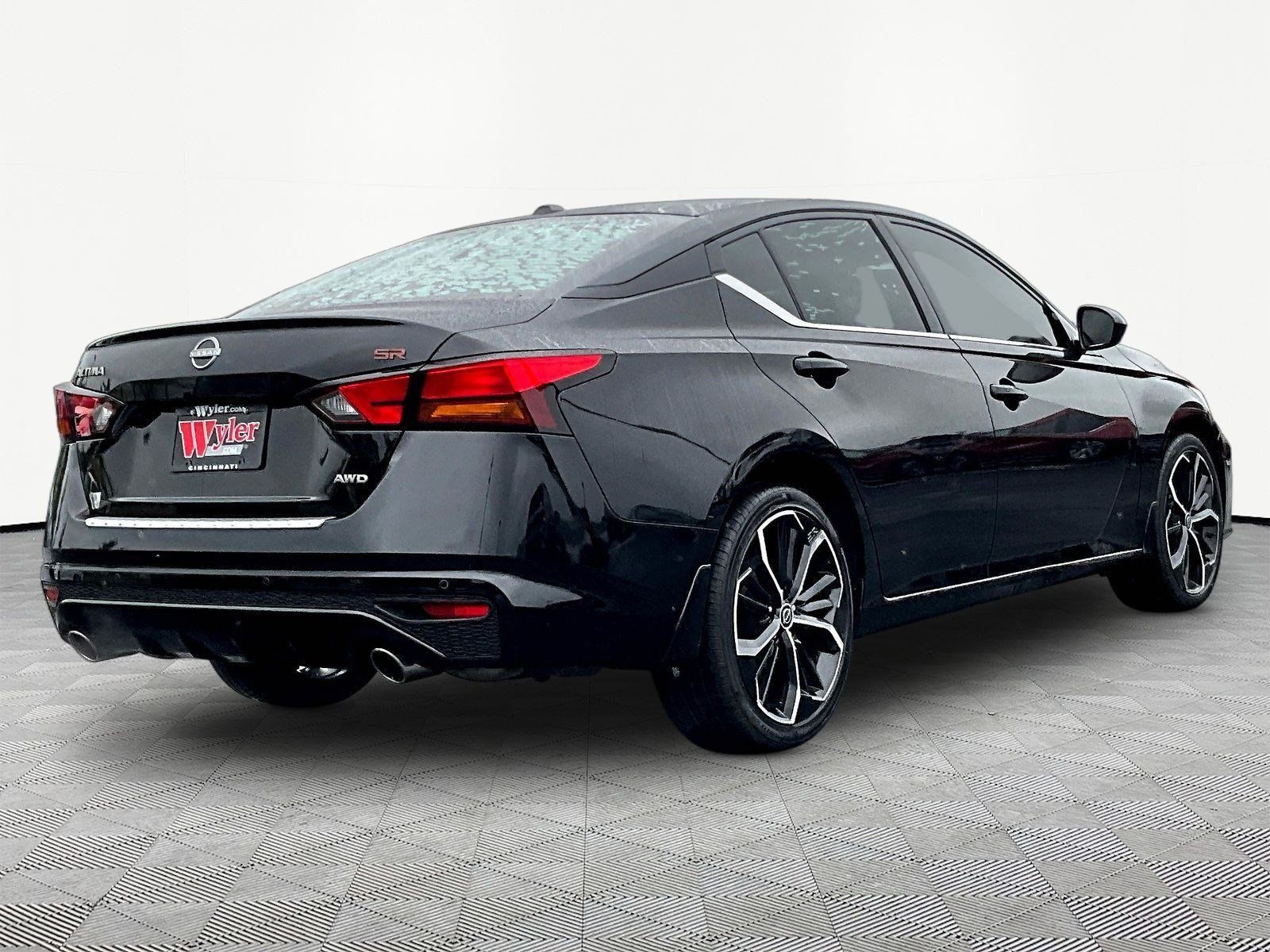 Used 2023 Nissan Altima 2.5 SR AWD/4WD image 6