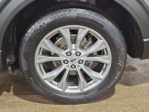 Used 2021 Ford Explorer Limited w/ Equipment Group 301A image 40