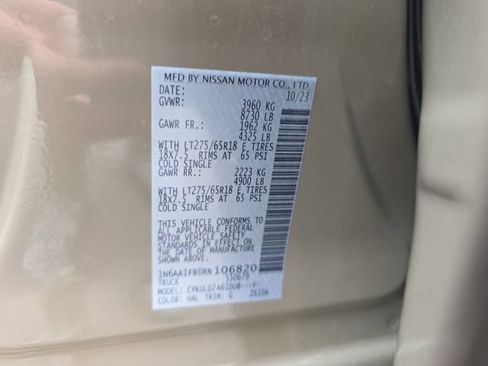 Used 2024 Nissan Titan PRO-4X AWD/4WD image 9