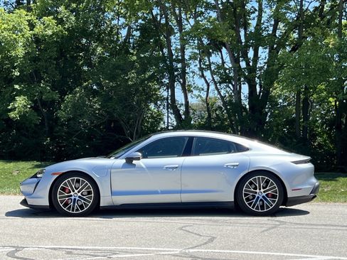 Certified 2022 Porsche Taycan 4S image 2