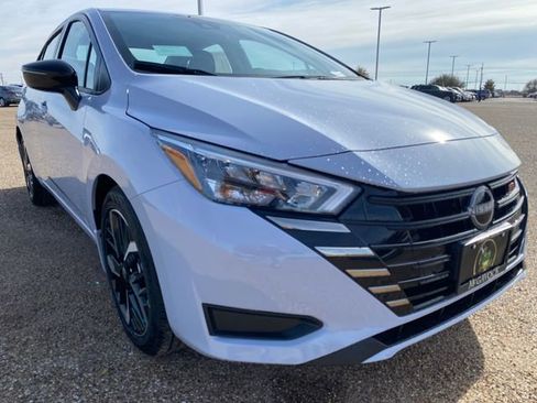 New 2025 Nissan Versa SR w/ Trunk Package image 9