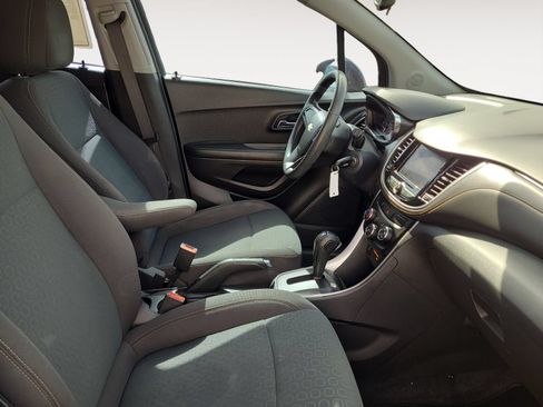 Used 2021 Chevrolet Trax LS FWD image 15