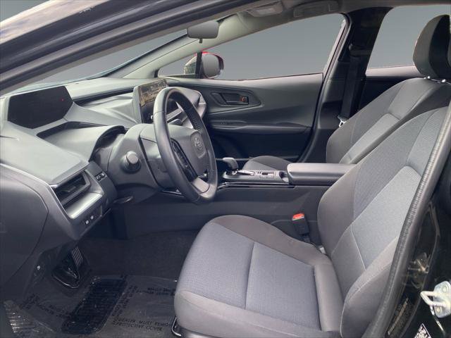 Certified 2025 Toyota Prius LE FWD image 9