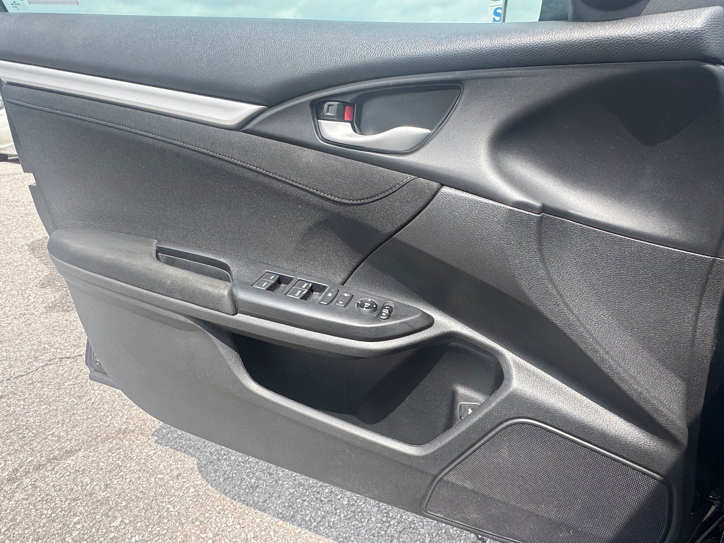 Used 2020 Honda Civic EX image 9