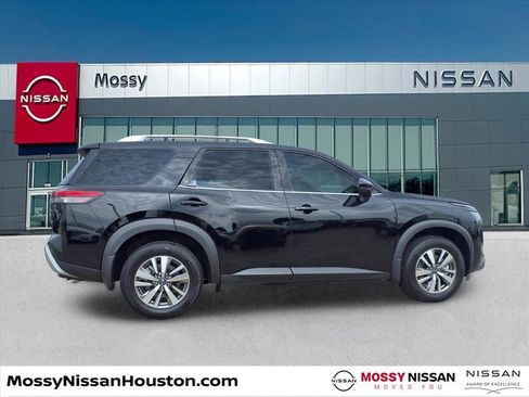 New 2025 Nissan Pathfinder SL image 7