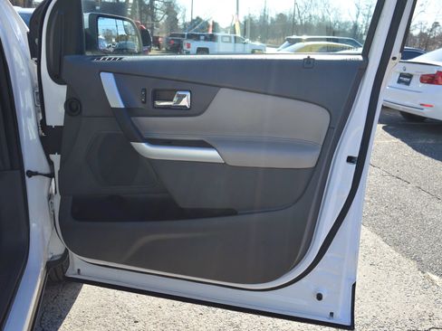Used 2013 Ford Edge SEL image 29
