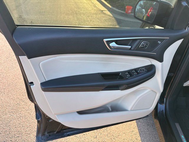 Used 2019 Ford Edge Titanium w/ Equipment Group 301A FWD image 8