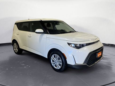 Used 2023 Kia Soul LX FWD image 3
