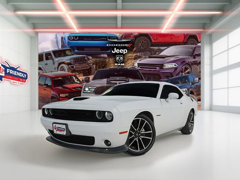 Used 2022 Dodge Challenger R/T w/ Plus Package image 1