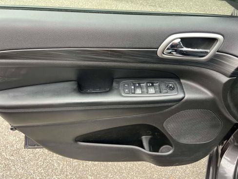 Used 2019 Jeep Grand Cherokee Altitude image 14