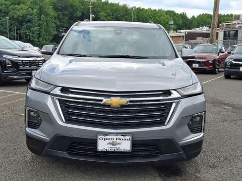 Used 2023 Chevrolet Traverse LT AWD/4WD image 2