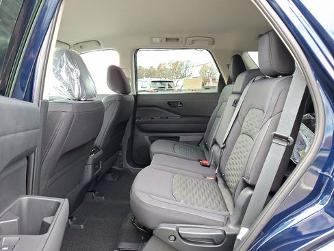 New 2025 Nissan Pathfinder SV image 6