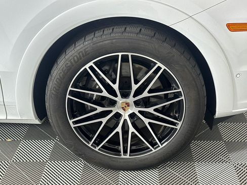 Used 2025 Porsche Cayenne Coupe AWD/4WD image 12