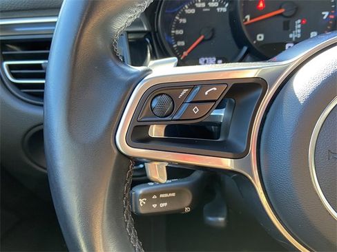 Used 2021 Porsche Macan image 16