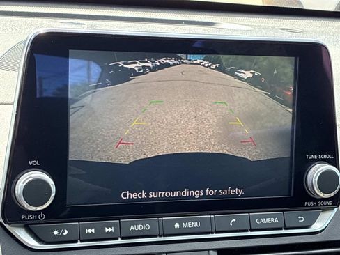 Used 2025 Nissan Altima 2.5 SV FWD image 40