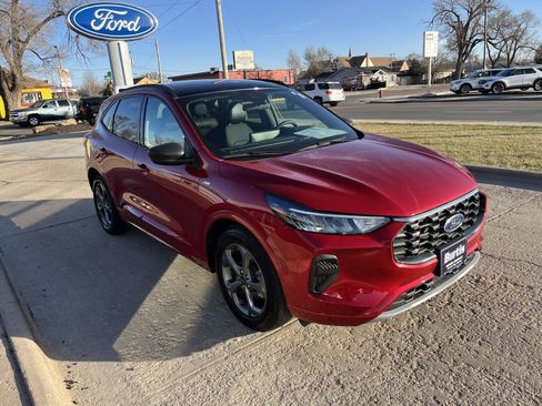 Used 2023 Ford Escape ST-Line w/ Tech Pack #1 image 4