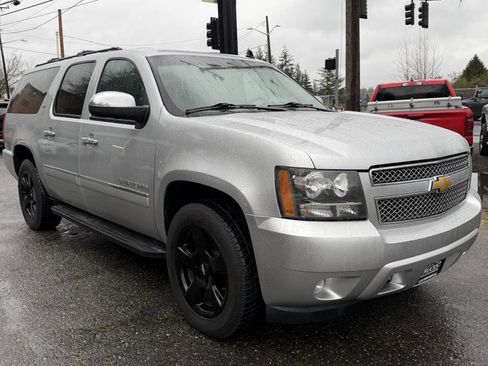Used 2013 Chevrolet Suburban LTZ image 12