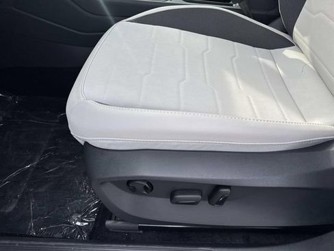 New 2025 Volkswagen Taos SE image 14