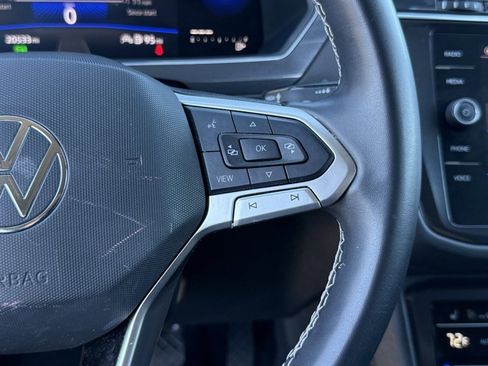 Used 2022 Volkswagen Tiguan SE image 16