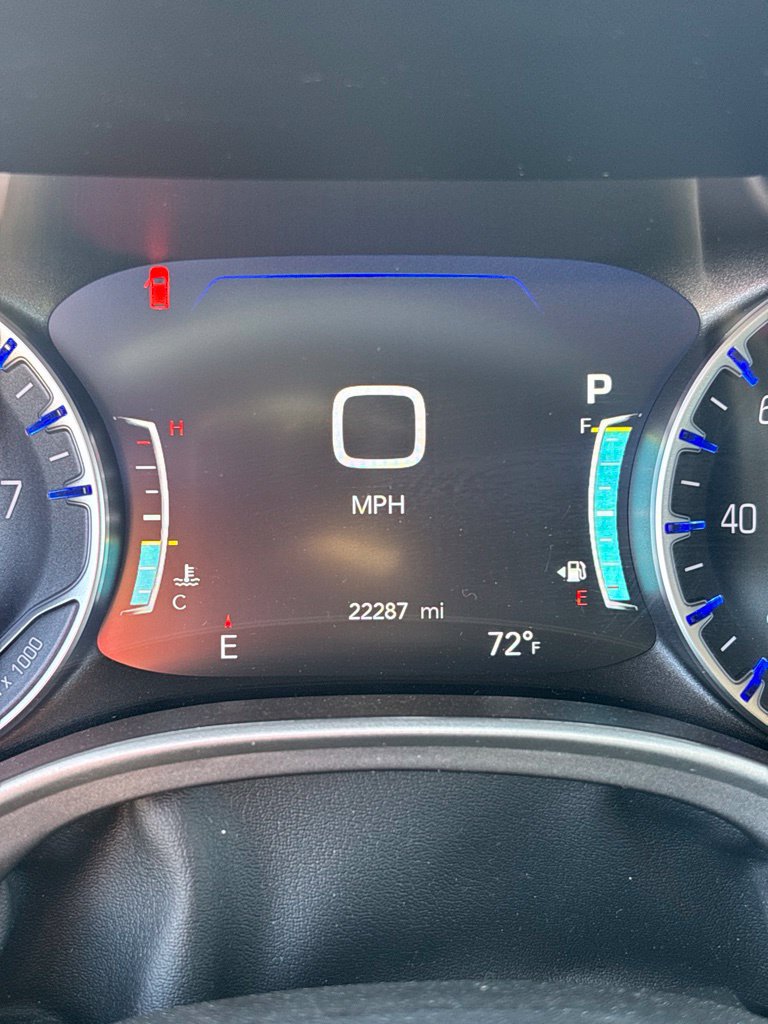 Used 2024 Chrysler Pacifica Touring-L FWD image 9