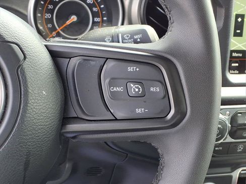Used 2023 Jeep Gladiator Sport AWD/4WD image 11