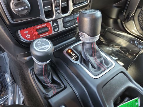 Used 2021 Jeep Wrangler Unlimited Rubicon AWD/4WD image 21
