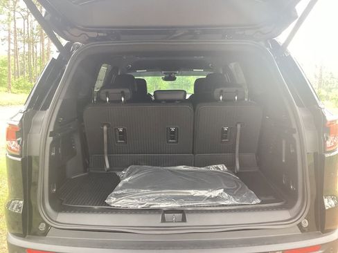 New 2026 GMC Acadia Elevation w/ Elevation Premium Package FWD image 18