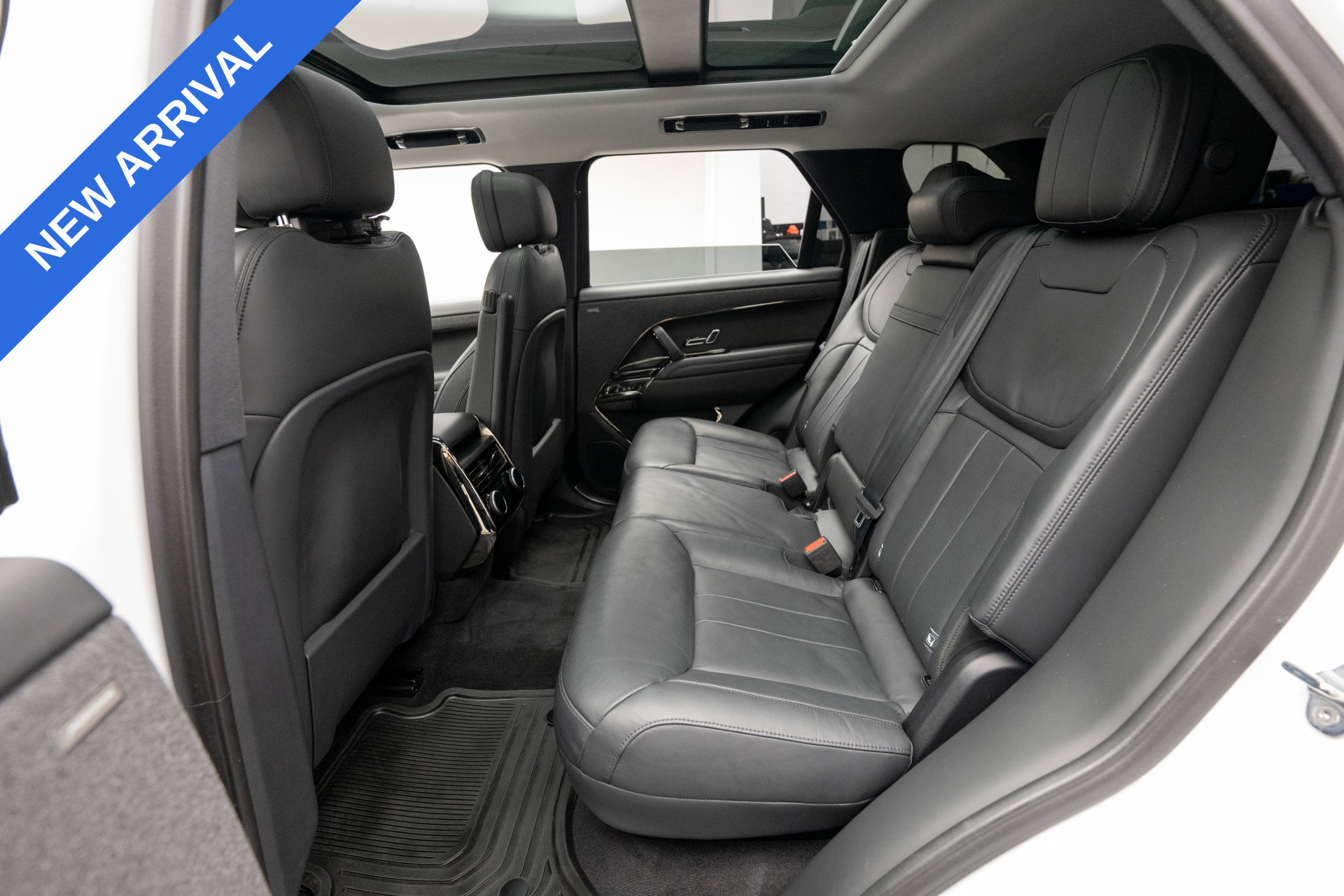 Used 2023 Land Rover Range Rover Sport SE AWD/4WD image 16