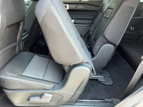 Used 2023 Ford Explorer XLT AWD/4WD image 8