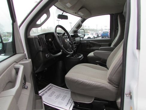Used 2022 Chevrolet Express 2500 w/ Driver Convenience Package image 8
