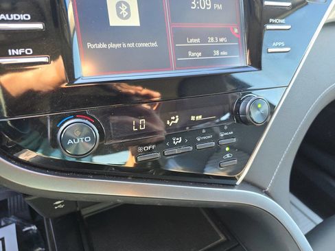 Used 2018 Toyota Camry SE FWD image 27
