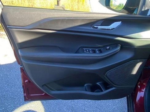 New 2025 Jeep Grand Cherokee Altitude AWD/4WD image 11