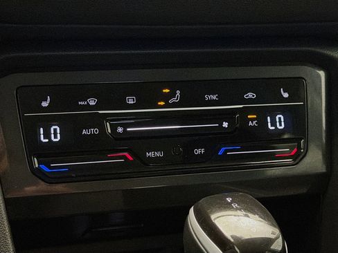 Used 2024 Volkswagen Tiguan SE image 10