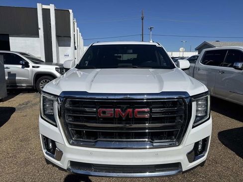 Used 2022 GMC Yukon XL SLT w/ SLT Premium Package image 2