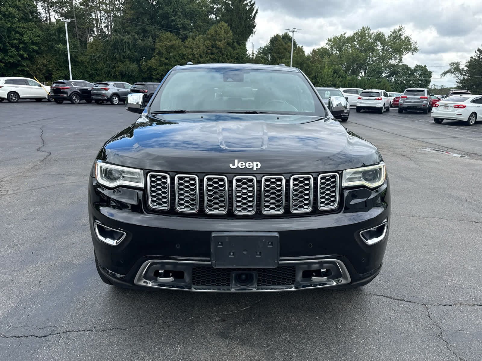 Used 2017 Jeep Grand Cherokee Overland w/ Jeep Active Safety Group AWD/4WD image 8