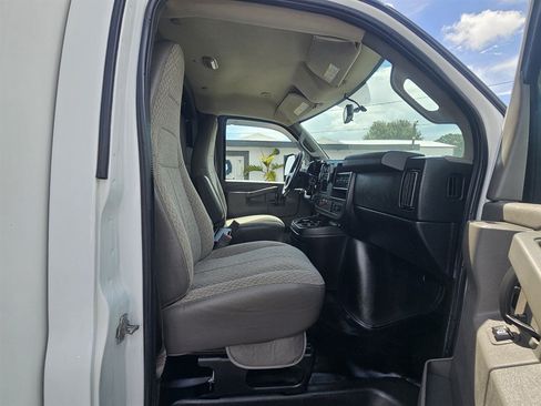 Used 2018 GMC Savana 3500 w/ Power Convenience Package RWD image 12