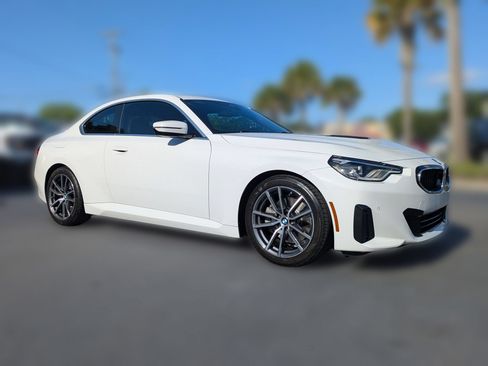 Used 2022 BMW 230i Coupe w/ Premium Package 2 RWD image 3