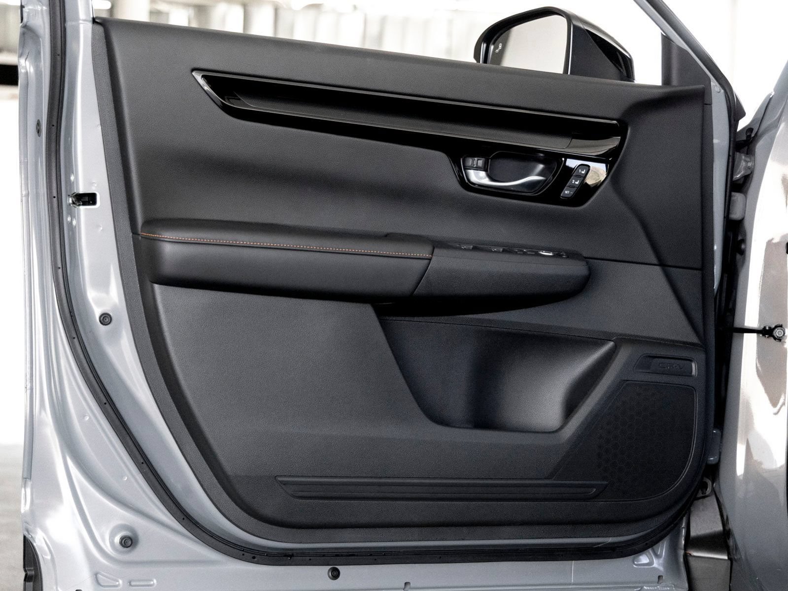 Used 2025 Honda CR-V Sport Touring image 9