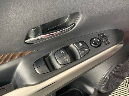 Used 2018 Nissan Kicks SR FWD image 13