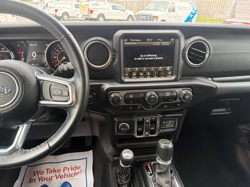 Used 2022 Jeep Wrangler Unlimited Sahara AWD/4WD image 24