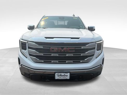 Used 2022 GMC Sierra 1500 SLE AWD/4WD image 9