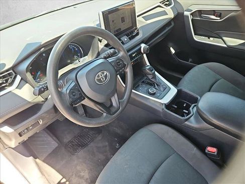 Used 2025 Toyota RAV4 XLE AWD/4WD image 12