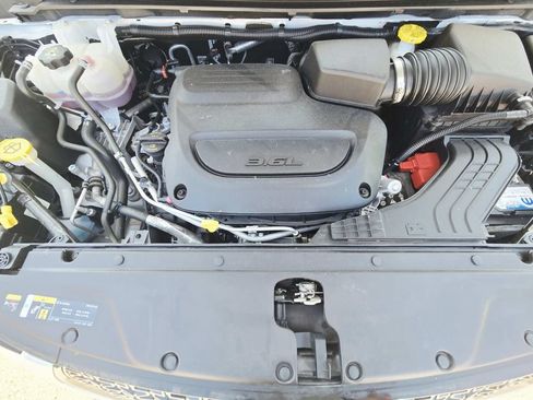 Certified 2024 Chrysler Pacifica Limited w/ S Appearance Package AWD/4WD image 20