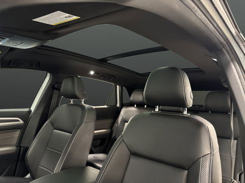 Used 2021 Volkswagen Atlas Cross Sport SE w/ Panoramic Sunroof Package FWD image 7