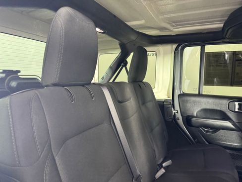 Used 2022 Jeep Wrangler Unlimited Sahara image 26