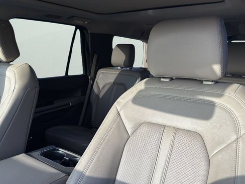 Used 2019 Ford Expedition Limited w/ Equipment Group 302A RWD image 9